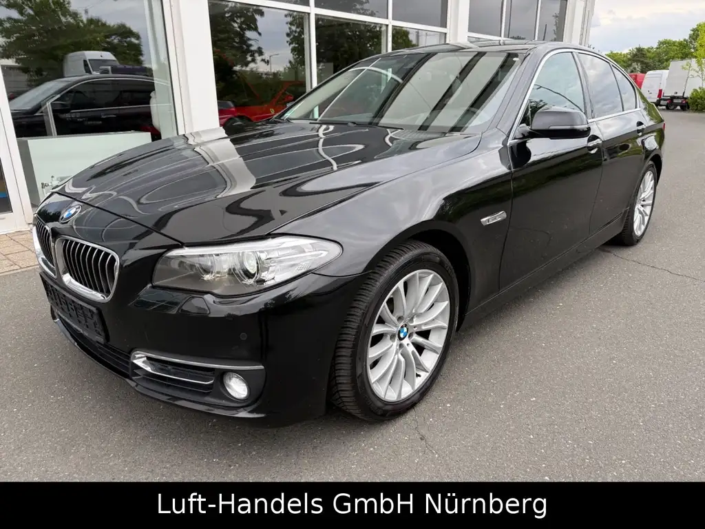 BMW 530 5 Limousine 530 d xDrive Luxury 4x4 Autom – Foto vom Hof