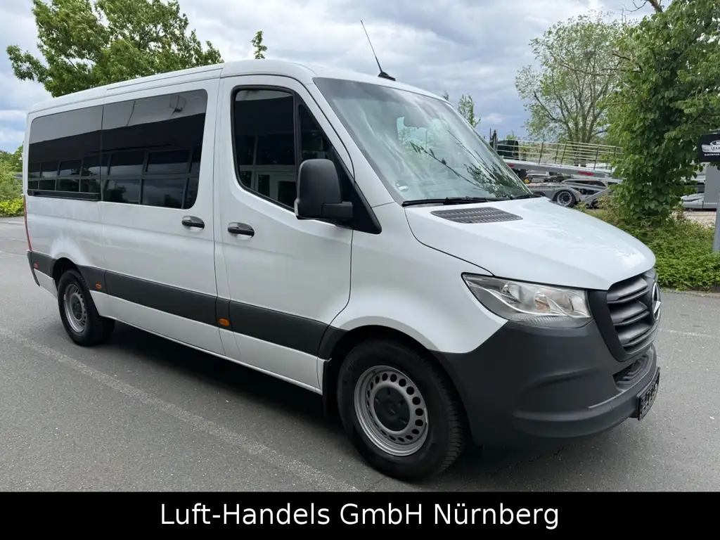 MB Sprinter III Tourer RWD 216 CDI Klima 8 Sitzer Behindertengerecht, Standheizung, Beifahrerairbag, Klimaanlage, Elektrische Seitenspiegel, Apple CarPlay, Zentralverriegelung, Regensensor – Foto vom Hof