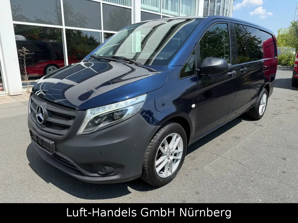 MB Vito Kasten 119 CDI/BT RWD lang Autom AHK LED Na Standheizung, LED-Scheinwerfer, Beifahrerairbag, Schiebetür rechts, Tempomat, Alufelgen, Einparkhilfe Sensoren hinten, Getönte Scheiben – Foto vom Hof