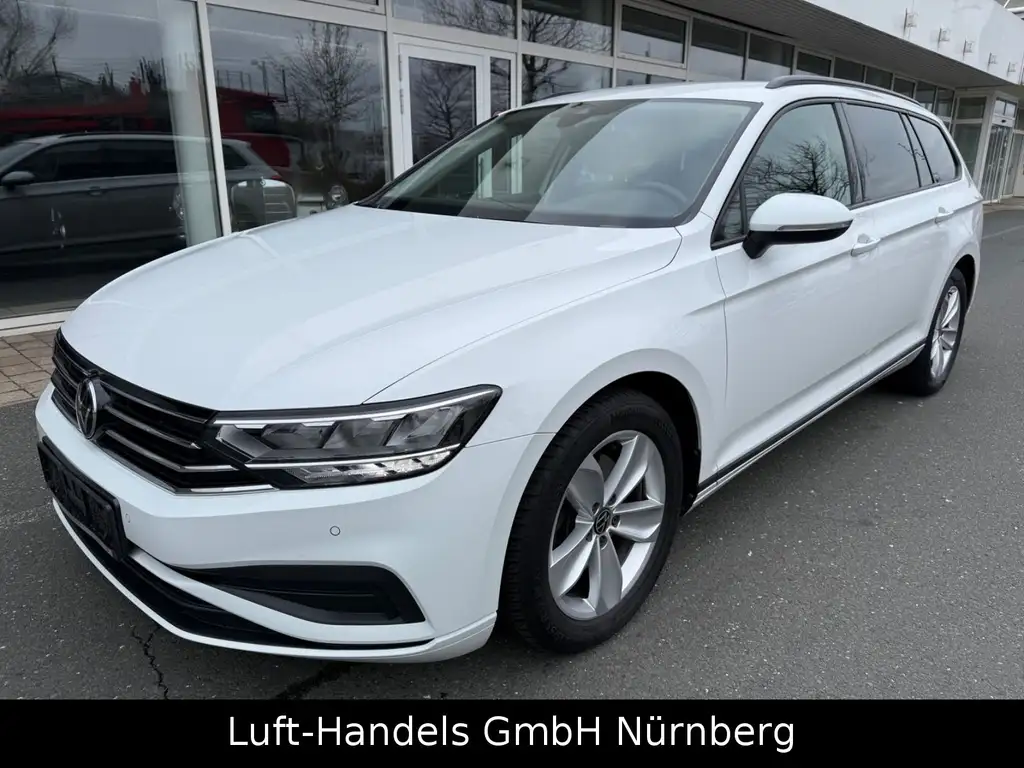 VW Passat Variant Conceptline 2.0 TDI ACC DSG NAVI – Foto vom Hof