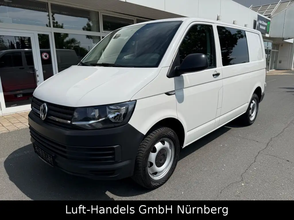VW T6 Transporter T6 Kombi Plus Trendline Mixto 5Sitze 4Motion Kli Isofix, Allrad, Tempomat, Beifahrerairbag, Standheizung, Getönte Scheiben, Einparkhilfe Sensoren hinten, Elektrische Seitenspiegel – Foto vom Hof